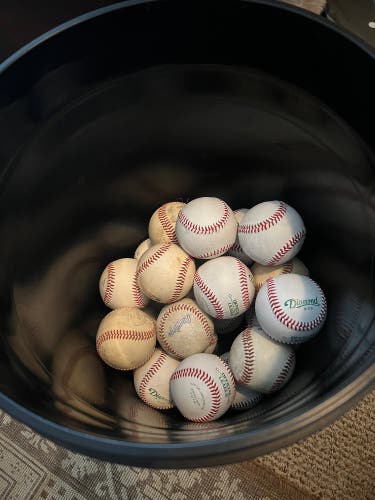 Diamond Baseball Bucket + 30 Used Balls