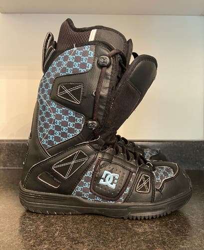 Used Size 8.5 Women's DC Phase Snowboard Boots