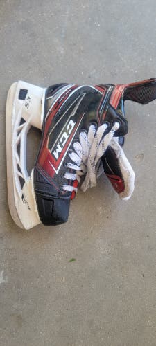 Used Junior CCM JetSpeed FT480 Hockey Skates Regular Width Size 3
