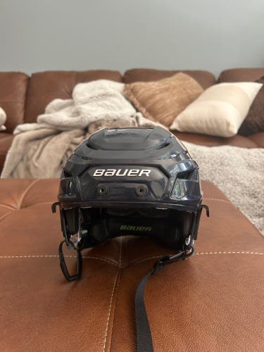 Bauer hyperlite helmet men’s medium