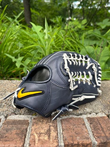 Nike Japanese Outfield/Pitcher baseball glove 12”