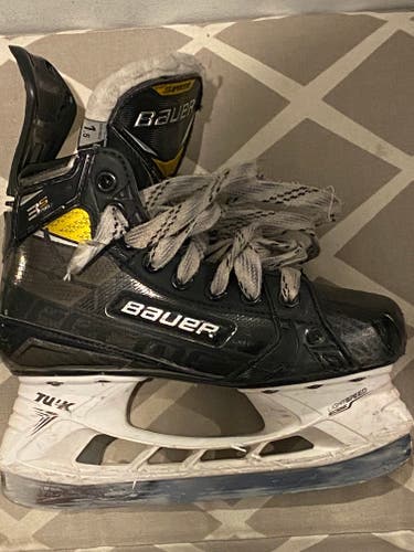 Used Junior Bauer Supreme 3S Pro Hockey Skates Extra Wide Width Pro Stock Size 1.5