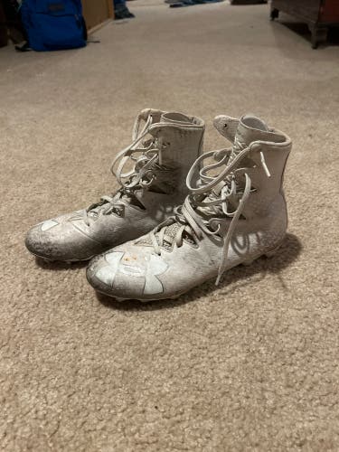 White Used Men's High Top Molded Cleats Highlight