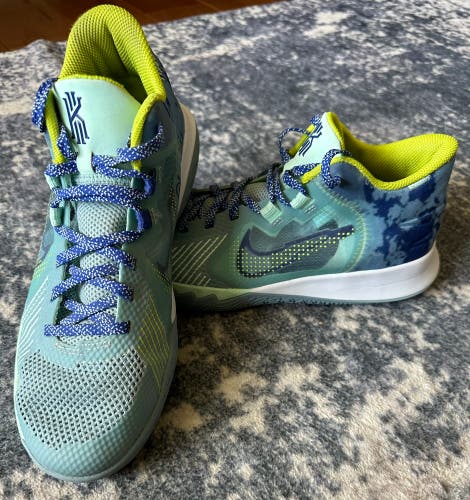 Kyrie flytrap 5 Ocean Cube Size 6Y