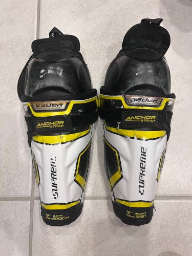 Used Youth Bauer 9" Shin Pads