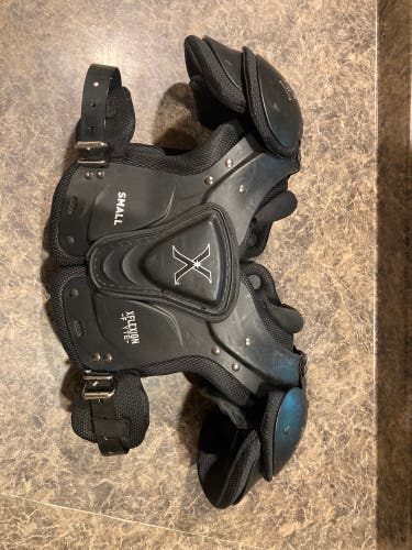 Xenith Flyte Youth Small Shoulder Pads