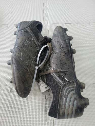 Used Umbro Cleats Youth 08.5 Baseball And Softball Cleats