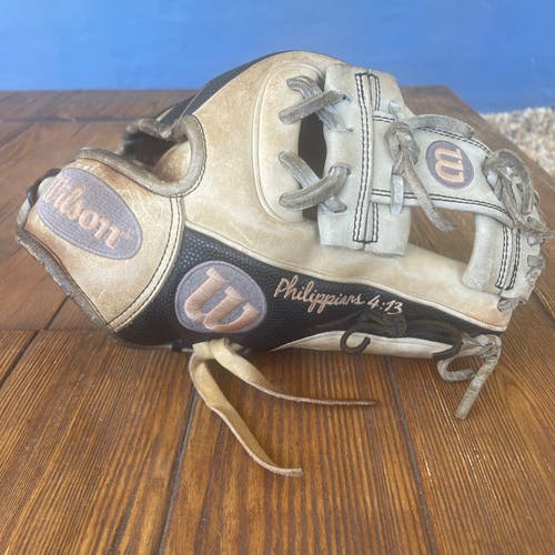 Used 2021 Right Hand Throw Wilson Infield A2000 Baseball Glove 11.25"