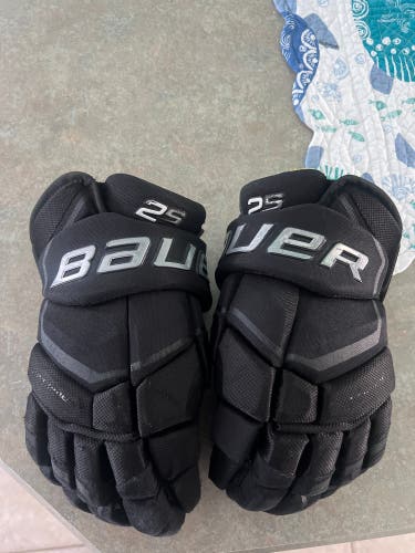 Used Bauer 13"  Supreme 2S Pro Gloves
