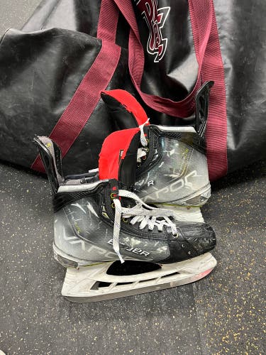 Used Senior Bauer  10.5 Vapor Hyperlite Hockey Skates