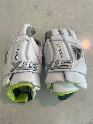 New STX Medium Cell V Lacrosse Gloves