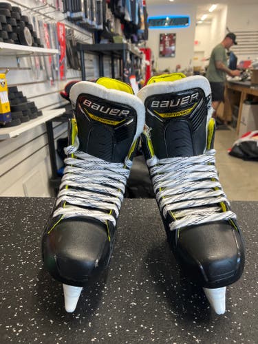 Used Senior Bauer Supreme M4 Hockey Skates Regular Width 9.5