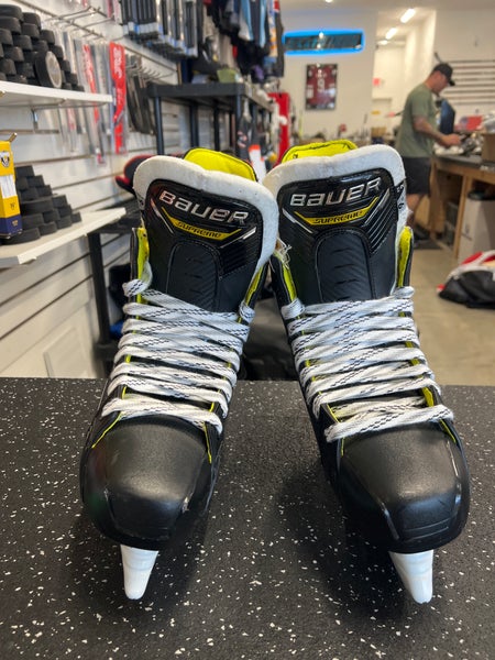 Used Senior Bauer Supreme M4 Hockey Skates Regular Width 9.5