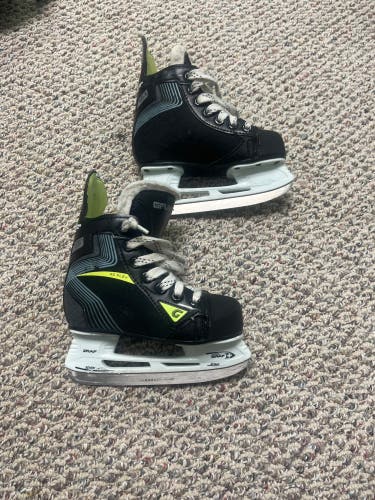 Youth Graf 9 Supra G35 Hockey Skates