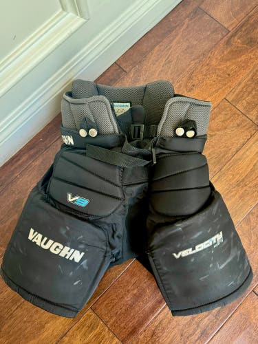 Vaughn V9 Pro goalie pants-Junior Medium/large