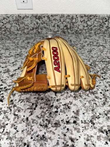 Wilson A2000 1786 11.5” Baseball Glove