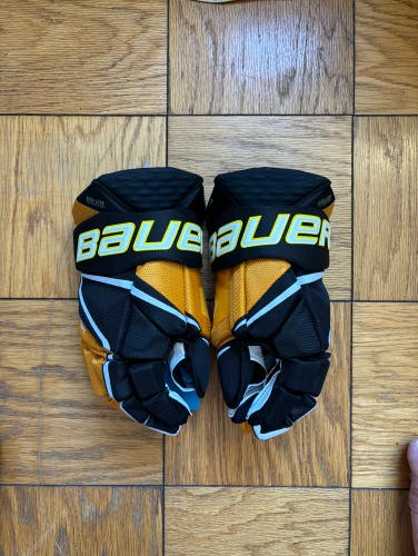Bauer Hyperlite gloves