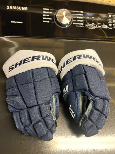 Sher-Wood 13"  Element one Gloves