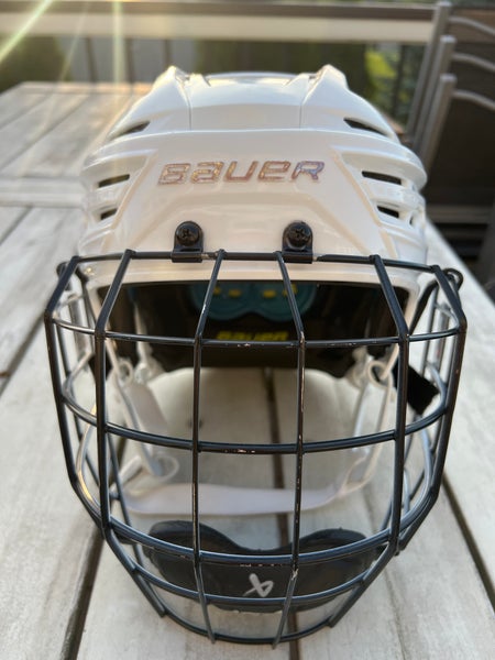 Used Medium Bauer Re-Akt 150 Helmet