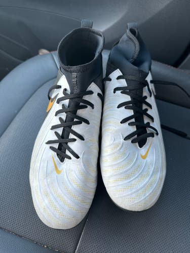 White Used Size 8.0 (Women's 9.0) Nike Phantom Luna Elite Cleats