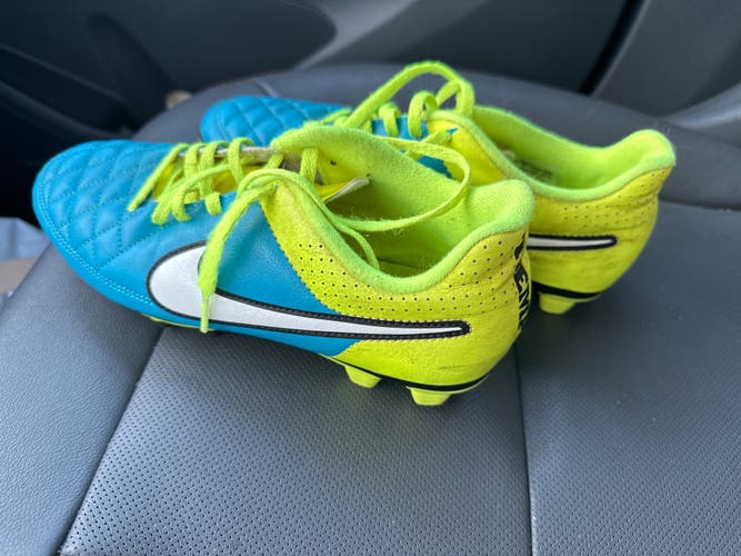 Blue Used Size 7.5 (Women's 8.5) Nike Tiempo legend Cleats