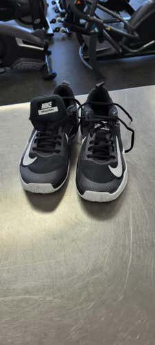 Used Nike Senior 7 Volleyball Shoes