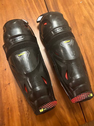 Bauer 14" Vapor Hyperlite Shin Pads