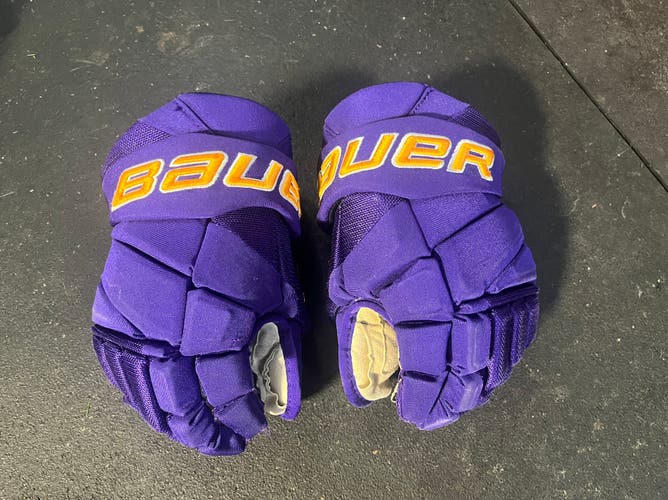 Bauer vapor hyperlite 13” hockey gloves