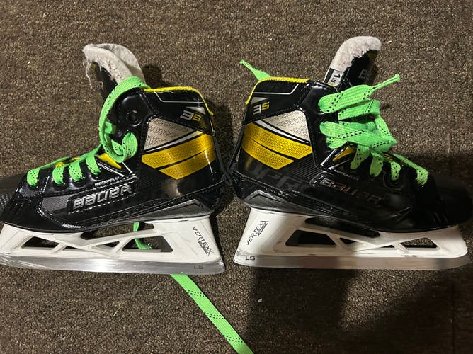 Used Junior Bauer Regular Width Size 1.5 Supreme 3S Hockey Goalie Skates