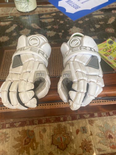 Used  Maverik 10" M5 Lacrosse Gloves