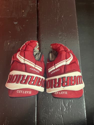 Harvard Hockey (NCAA D1) Gloves