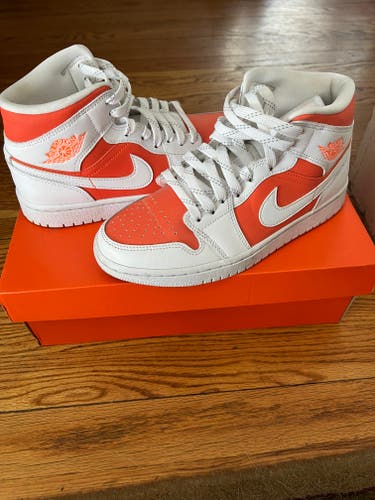 Orange Used Size 5.5 (Women's 6.5) Unisex Nike