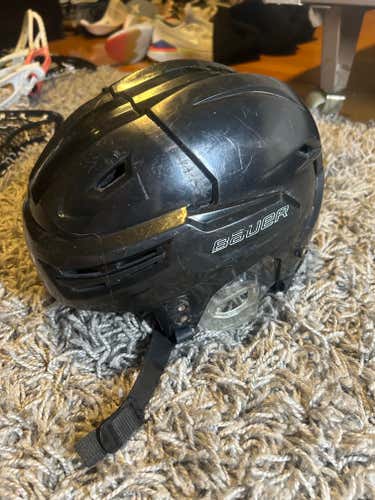 Used Medium Bauer Re-Akt 100 Helmet