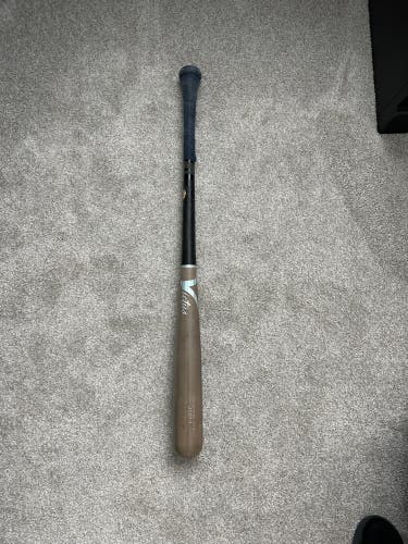 Used  Victus Wood 30 oz 33" JC24 Bat