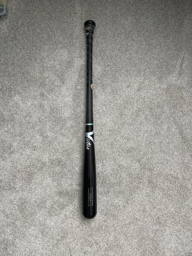 Used  Victus Wood 30 oz 33" JC24 Bat