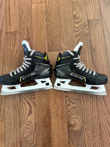 Used Intermediate CCM Regular Width Size 4.5 Super Tacks 9370 Hockey Goalie Skates