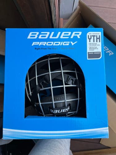 Bauer prodigy hockey helmet