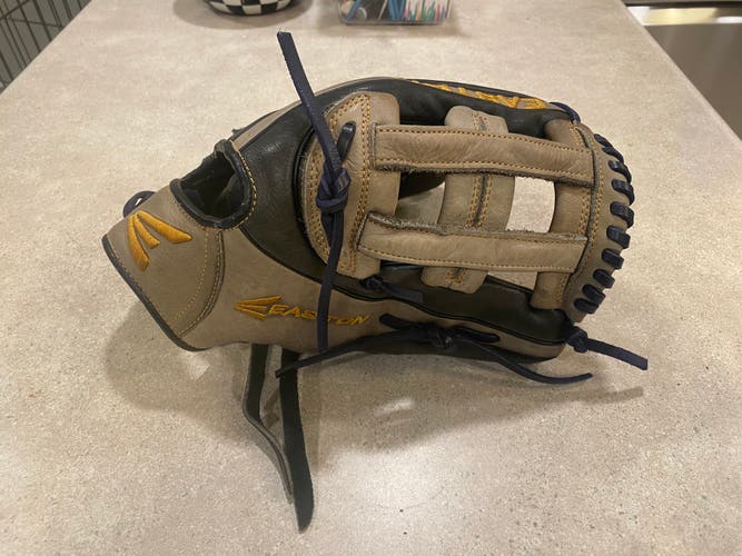 Easton Natural 12” Youth glove (Refreshed)