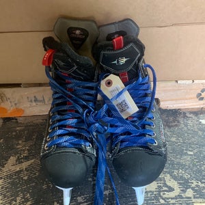 Used Intermediate Easton Stealth S17 Hockey Skates Regular Width Size 5