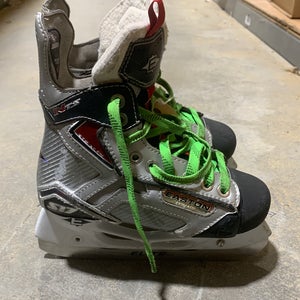 Used Junior Easton Stealth S17 Hockey Skates Regular Width Size 2 (See Description)