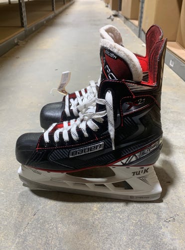 Used Senior Bauer Vapor X2.7 Hockey Skates Regular Width 7.5