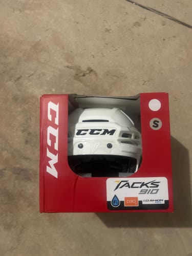 New Small CCM Tacks 910 Helmet