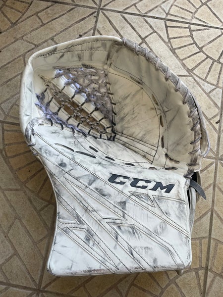 Used Senior CCM Regular E4.5 White Glove