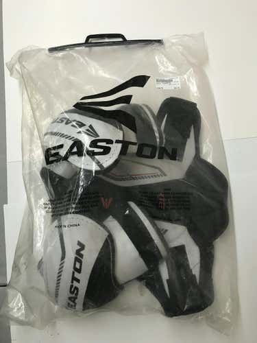 Used Easton Synergy 20 Md Hockey Shoulder Pads