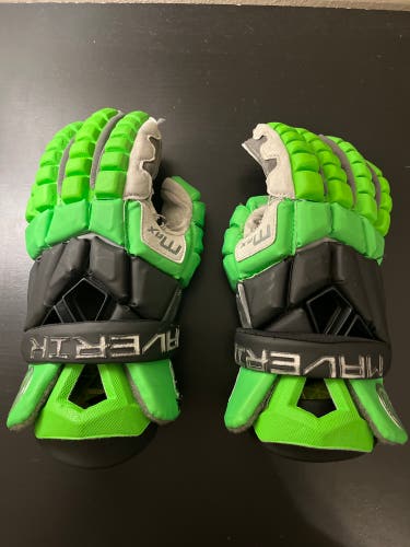 Maverik Max True Lacrosse Gloves