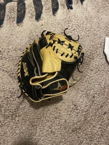 Used  Right Hand Throw 33.5" CM3000SBT Catcher's Glove