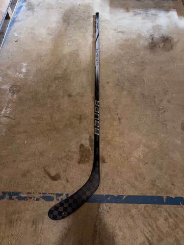 Used Senior Bauer Vapor Hyperlite 2 Right Handed Hockey Stick P28 Pro Stock