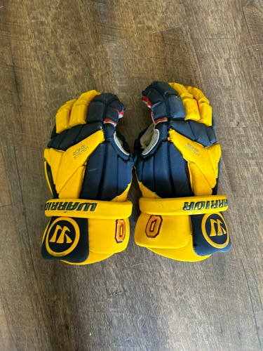 Queen’s University Warrior Evo Gloves