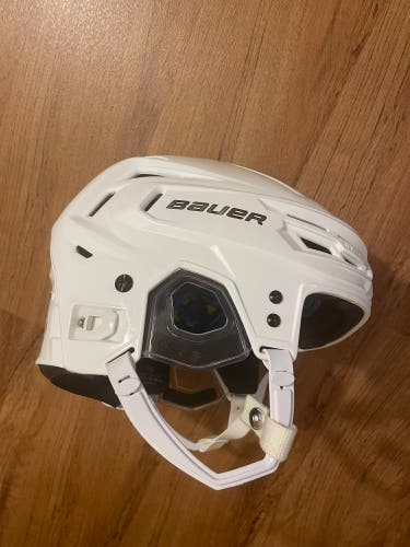 New Bauer Re-Akt 150 Hockey Helmet White Size M Medium