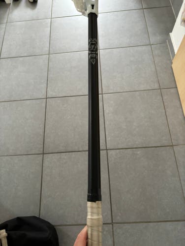 Used Warrior evo diamond lacrosse shaft